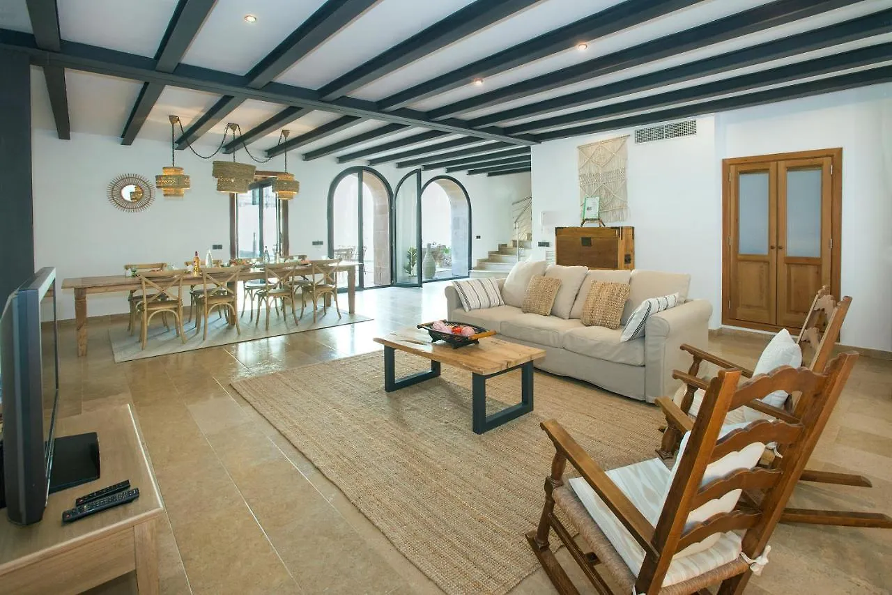 Owl Booking Villa Alvarez - Luxury Retreat In The Old Town Польенса