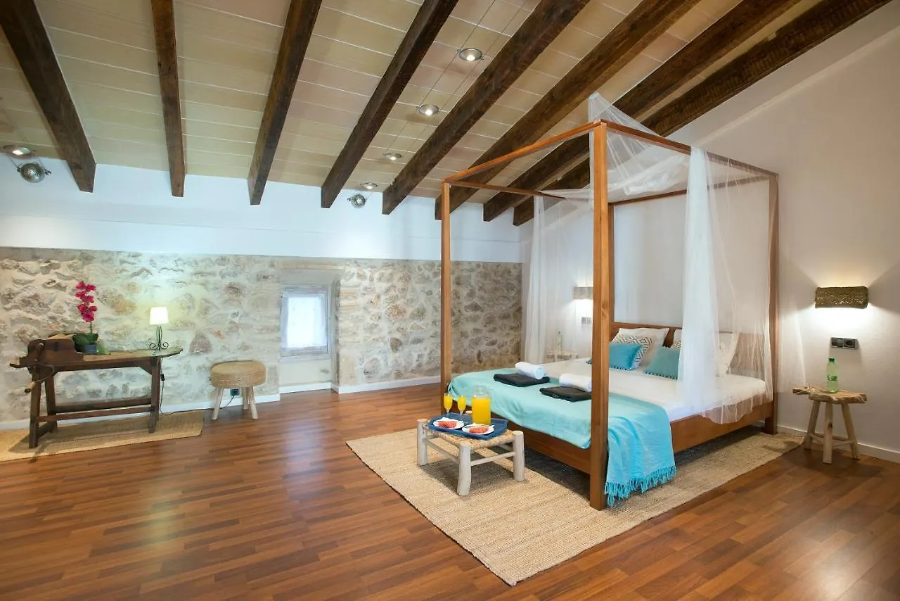 Owl Booking Villa Alvarez - Luxury Retreat In The Old Town Польенса